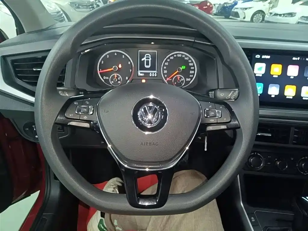 Volkswagen Polo 2019 Plus 1.5L Automatic Panorama Enjoyment Edition фото 11
