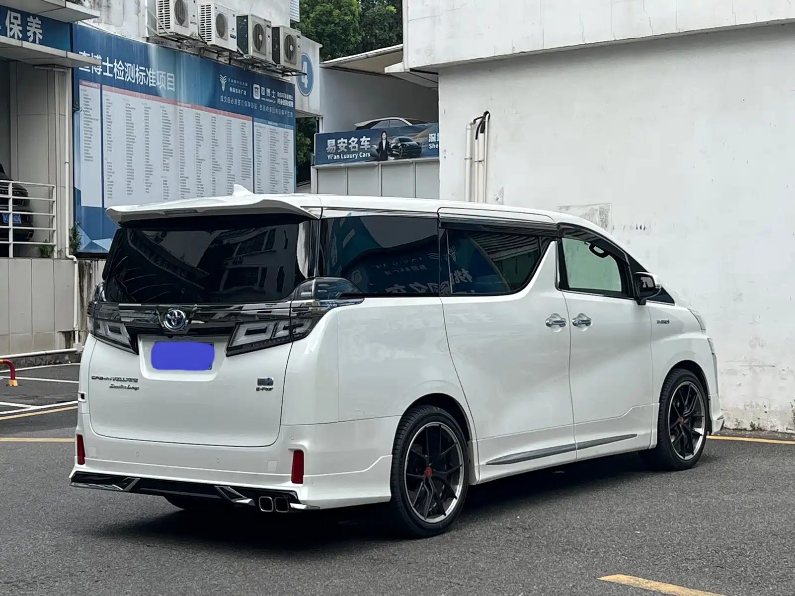 Фото 8 - Toyota Vellfire