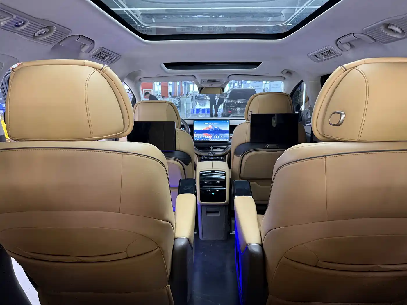 Denza D9 2022 DM-i 970 AWD Flagship фото 4