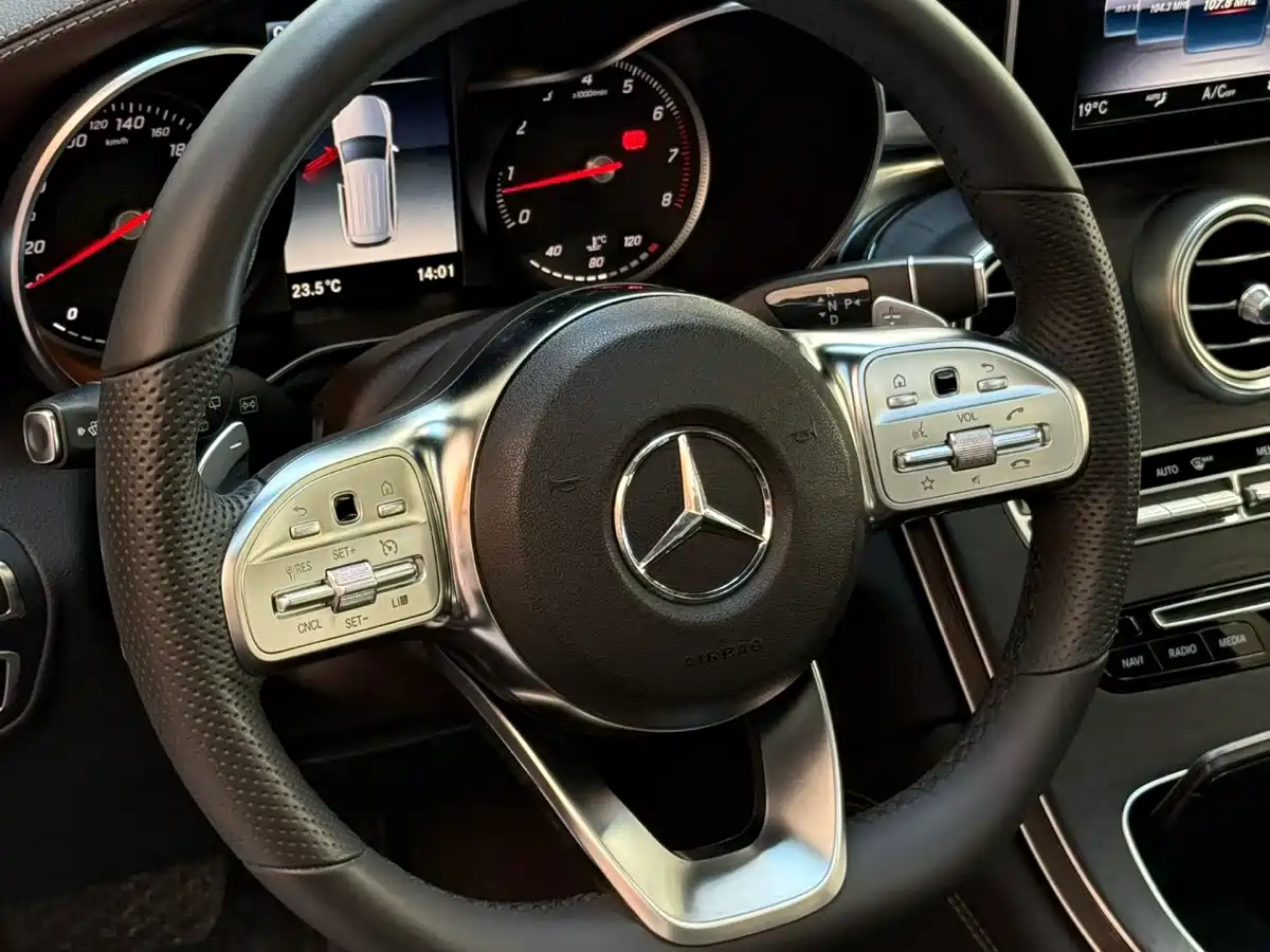 Mercedes-Benz GLC 2019 GLC 260 4MATIC Luxury фото 3