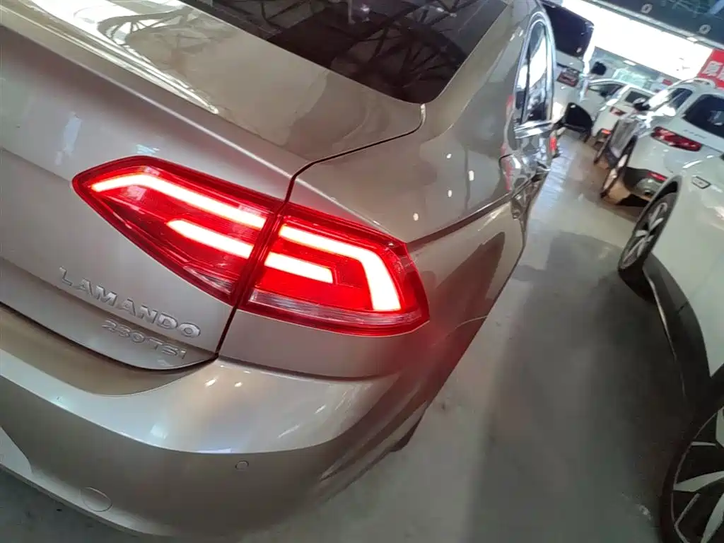 Volkswagen Lamando 2017 230TSI DSG Trend Edition фото 8