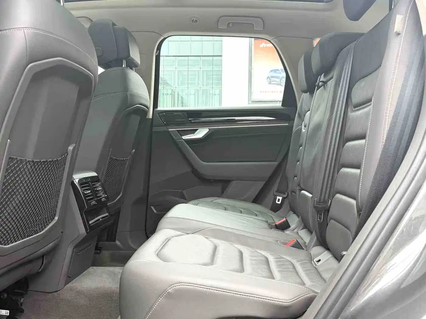 Volkswagen Touareg 2021 3.0TSI R-Line Classic Sport Package фото 7