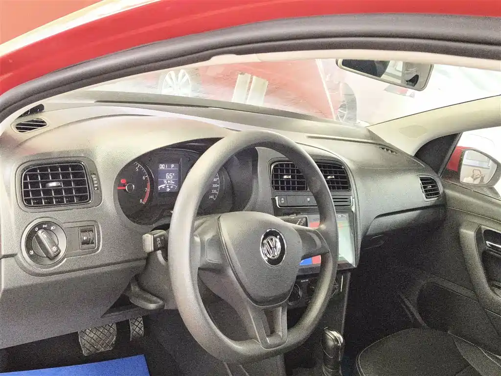 Volkswagen Polo 2018 1.5L Auto Safe Drive фото 6