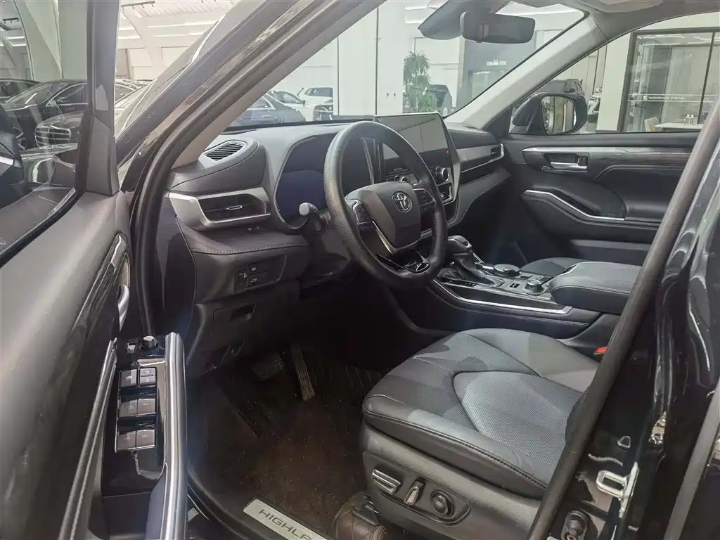 TOYOTA HIGHLANDER
