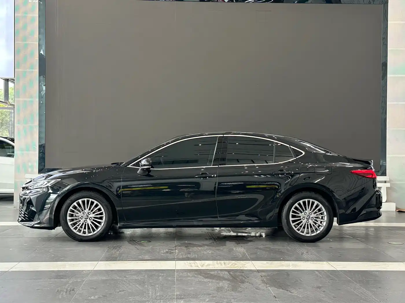 Toyota Camry 2024 2.0E Elite Edition фото 3