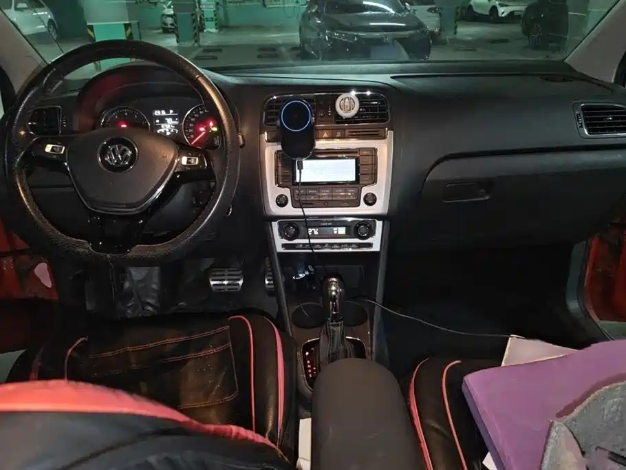 Volkswagen Polo 2014 1.6L Cross Polo Automatic фото 13