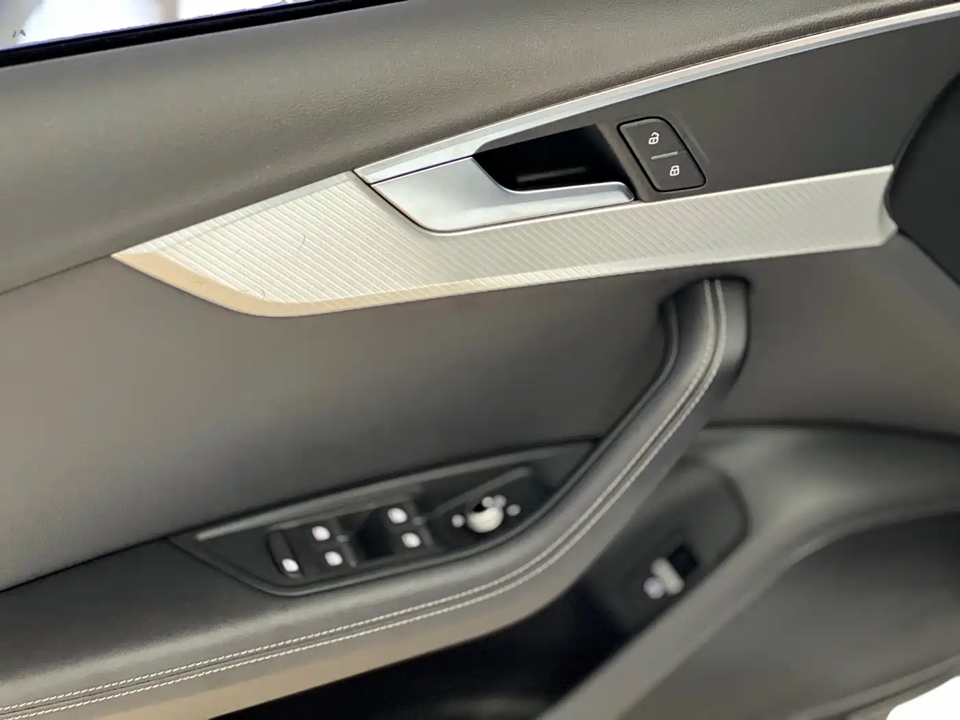 Audi A4L 2020 40 TFSI Fashion Dynamic Edition фото 6