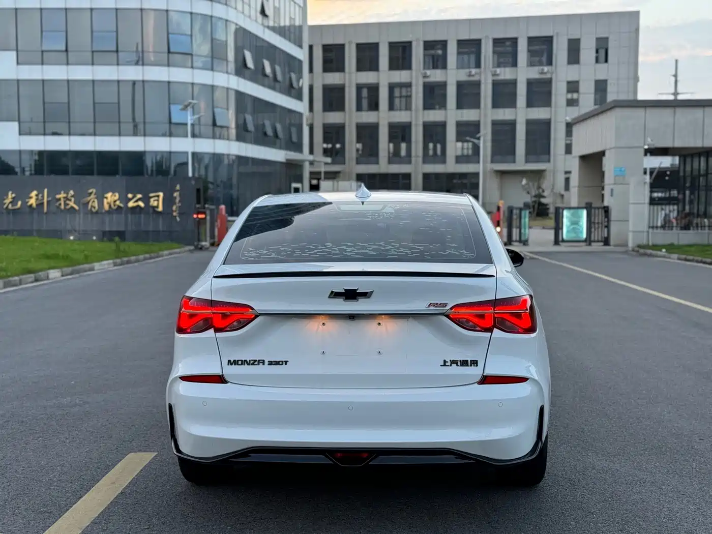 Chevrolet Monza 2019 RS 330T Auto Smooth Edition China VI 12