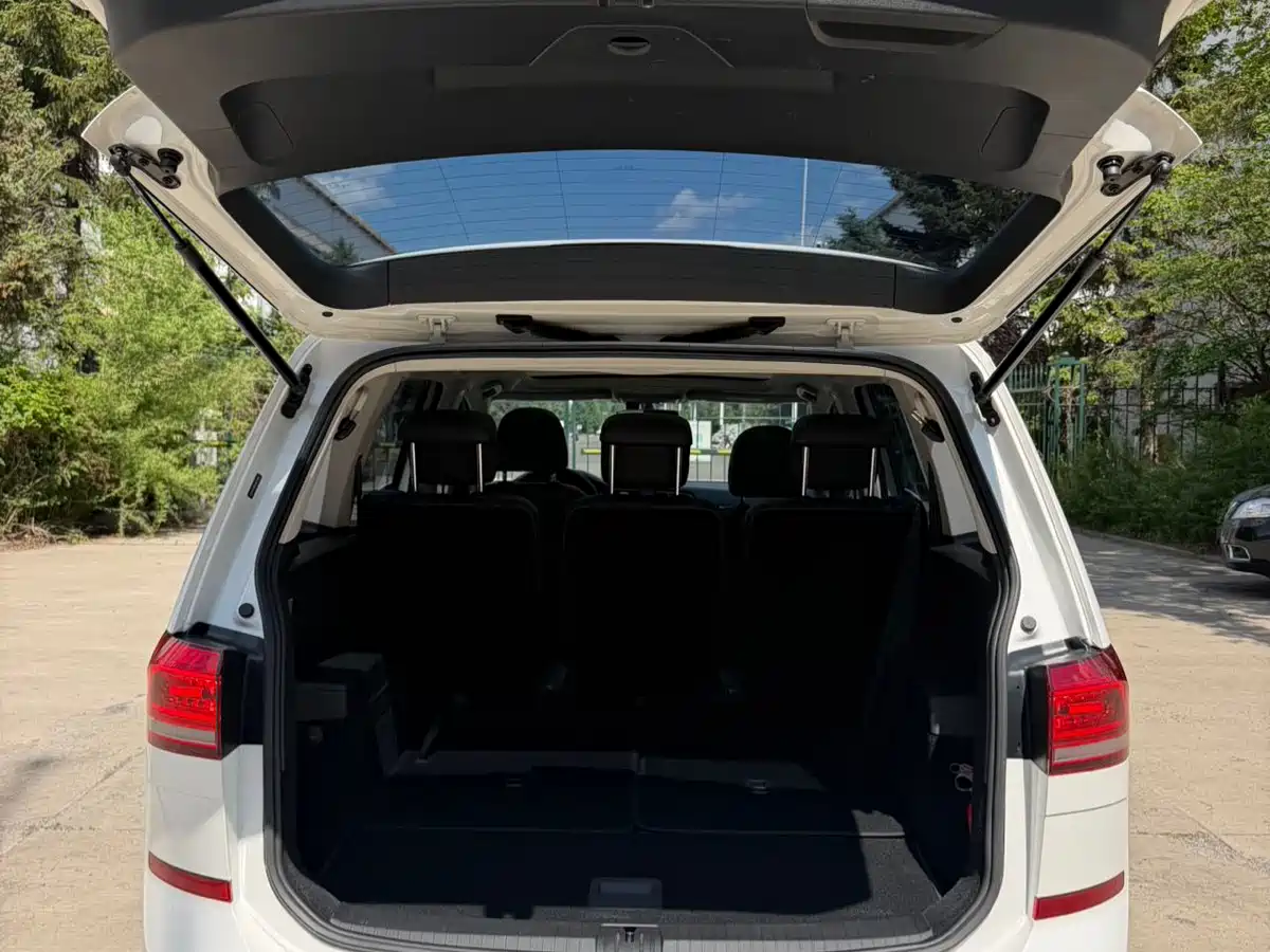 Volkswagen Touran 2021 Touran L 280TSI DSG Cross Edition 7-seater фото 14