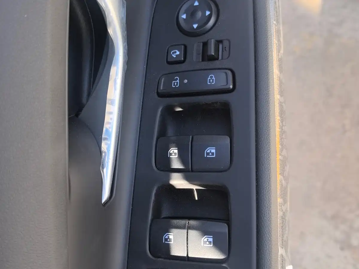 Hyundai Elantra 2023 Model 1.5L CVT LUX Premium Edition фото 13