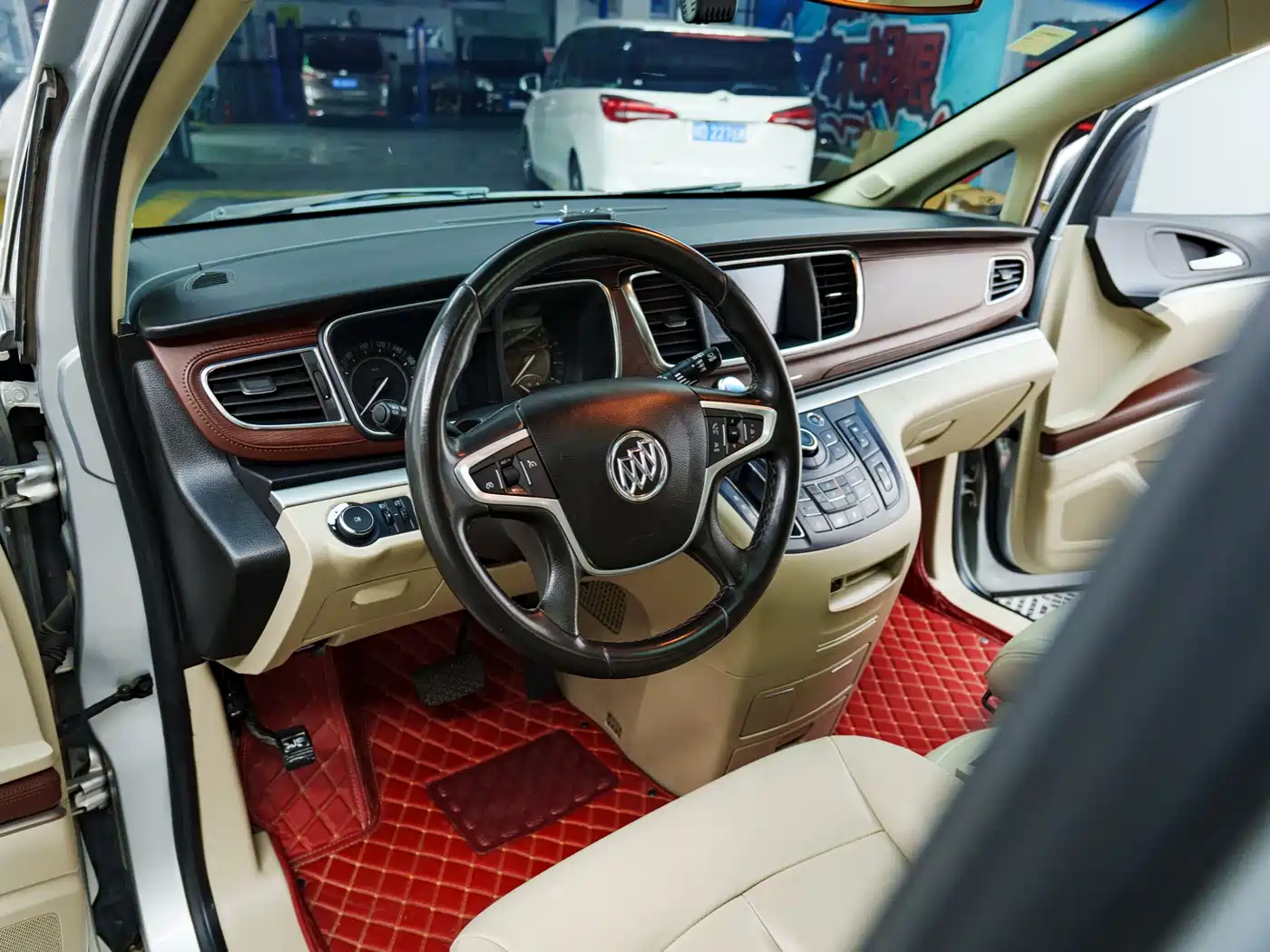 Buick GL8 2017 25S Premium Model China V фото 8