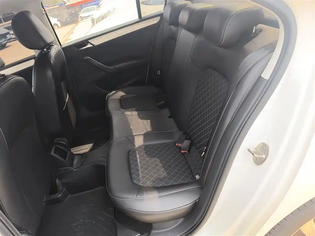 Škoda Rapid 2019 1.5L Automatic Comfort China V фото 17
