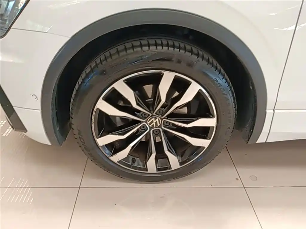 Volkswagen Tiguan L 2021 330TSI Automatic 2WD R-Line Premium фото 23