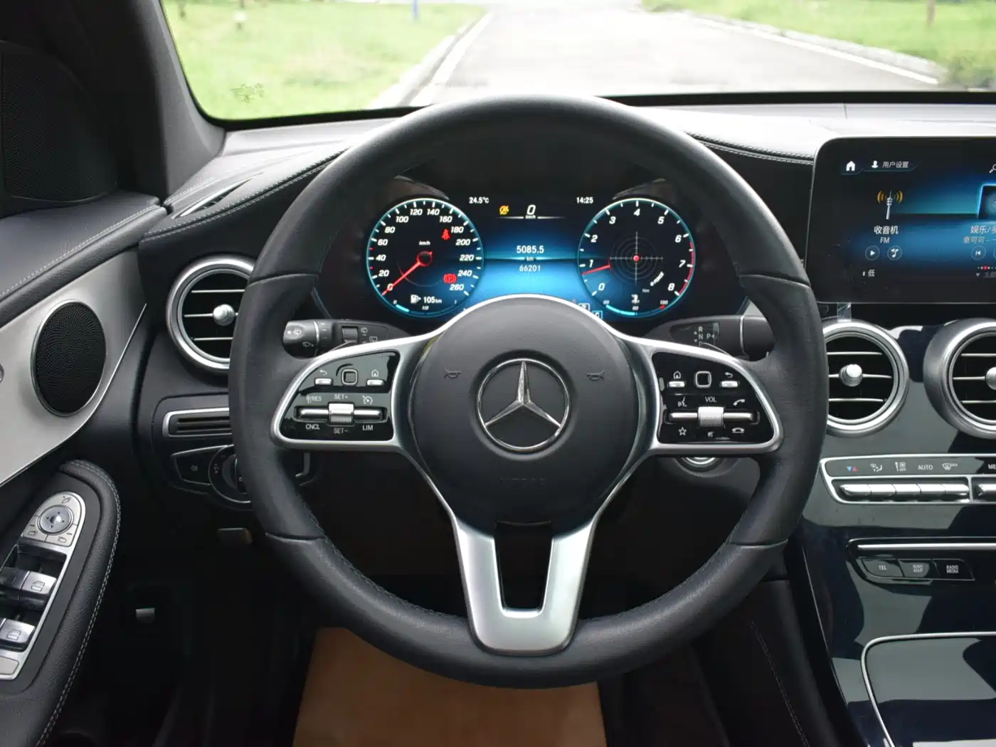 Mercedes-Benz GLC 2021 GLC 260 L 4MATIC Sporty фото 16