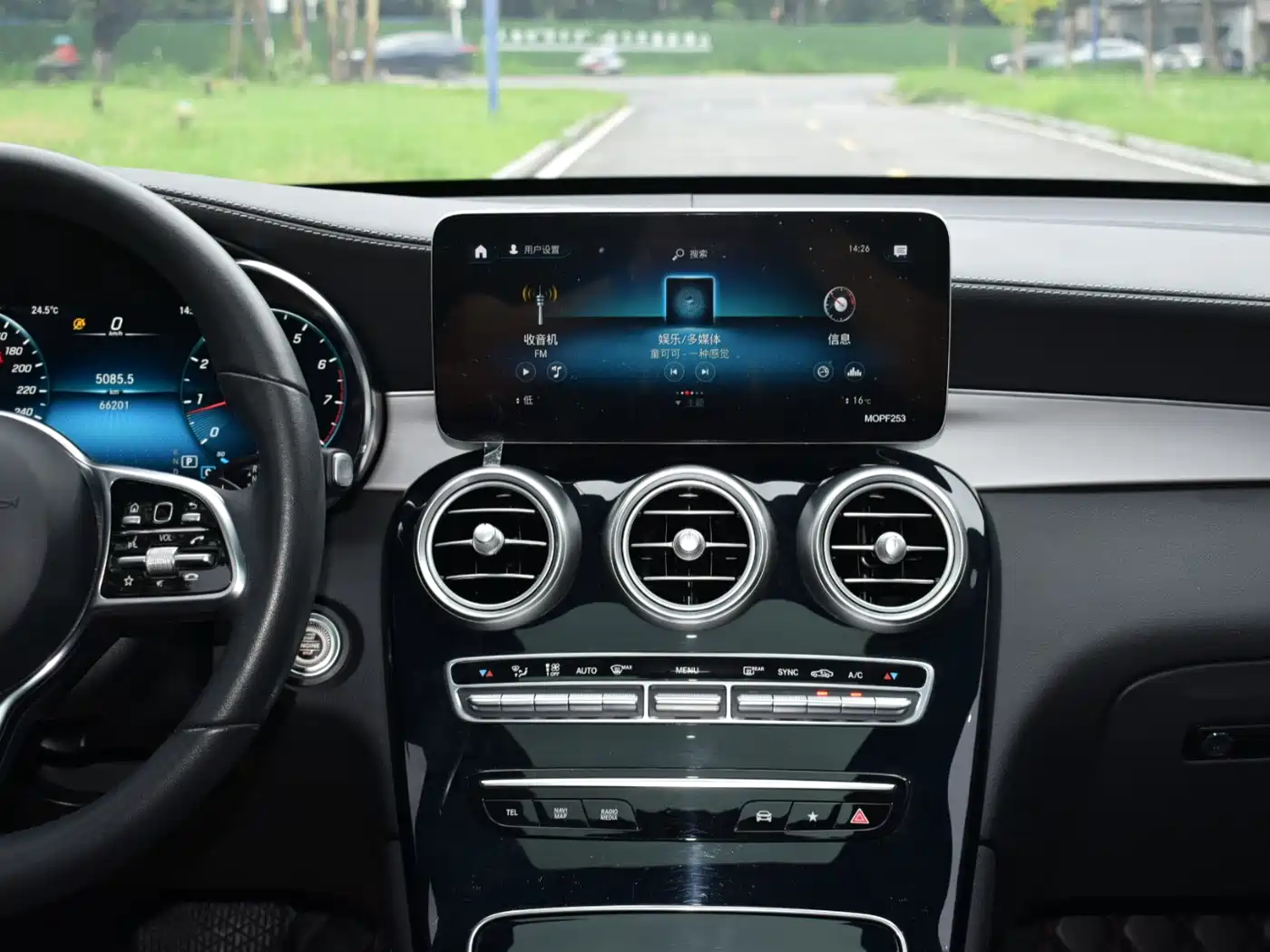 Mercedes-Benz GLC 2021 GLC 260 L 4MATIC Sporty фото 18