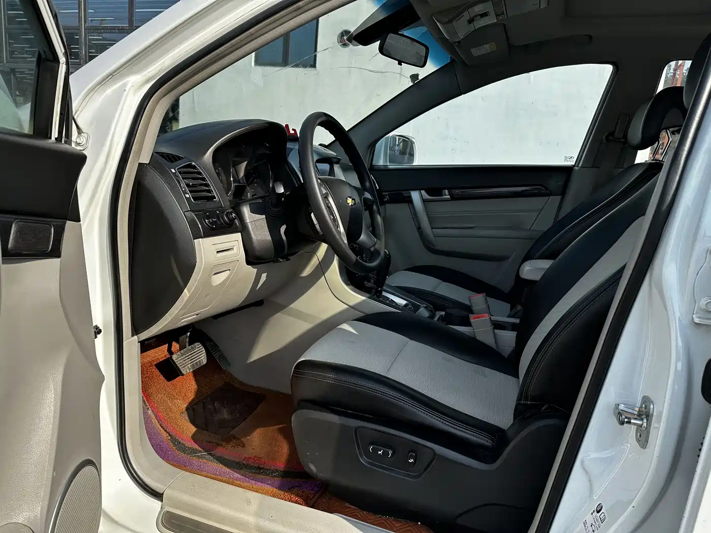 Chevrolet Captiva 2015 2.4L 2WD Urban Edition 5-seater фото 12