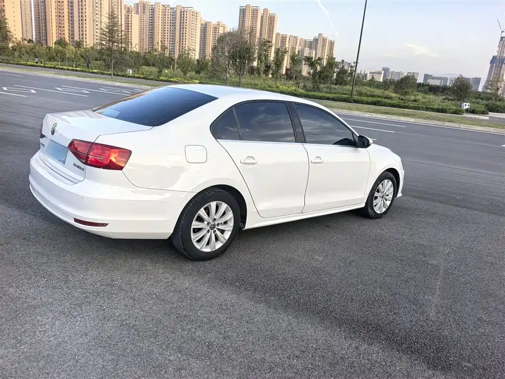 Volkswagen Sagitar 2015 1.6L Automatic Comfort фото 23