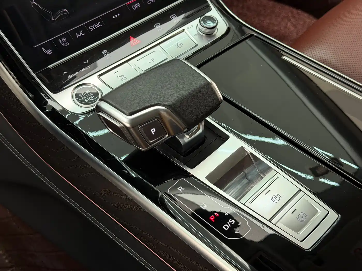 Audi A8 2023 A8L 50 TFSI quattro Exclusive фото 28