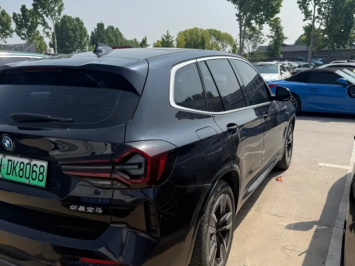 BMW iX3 2023 Leading Type фото 7