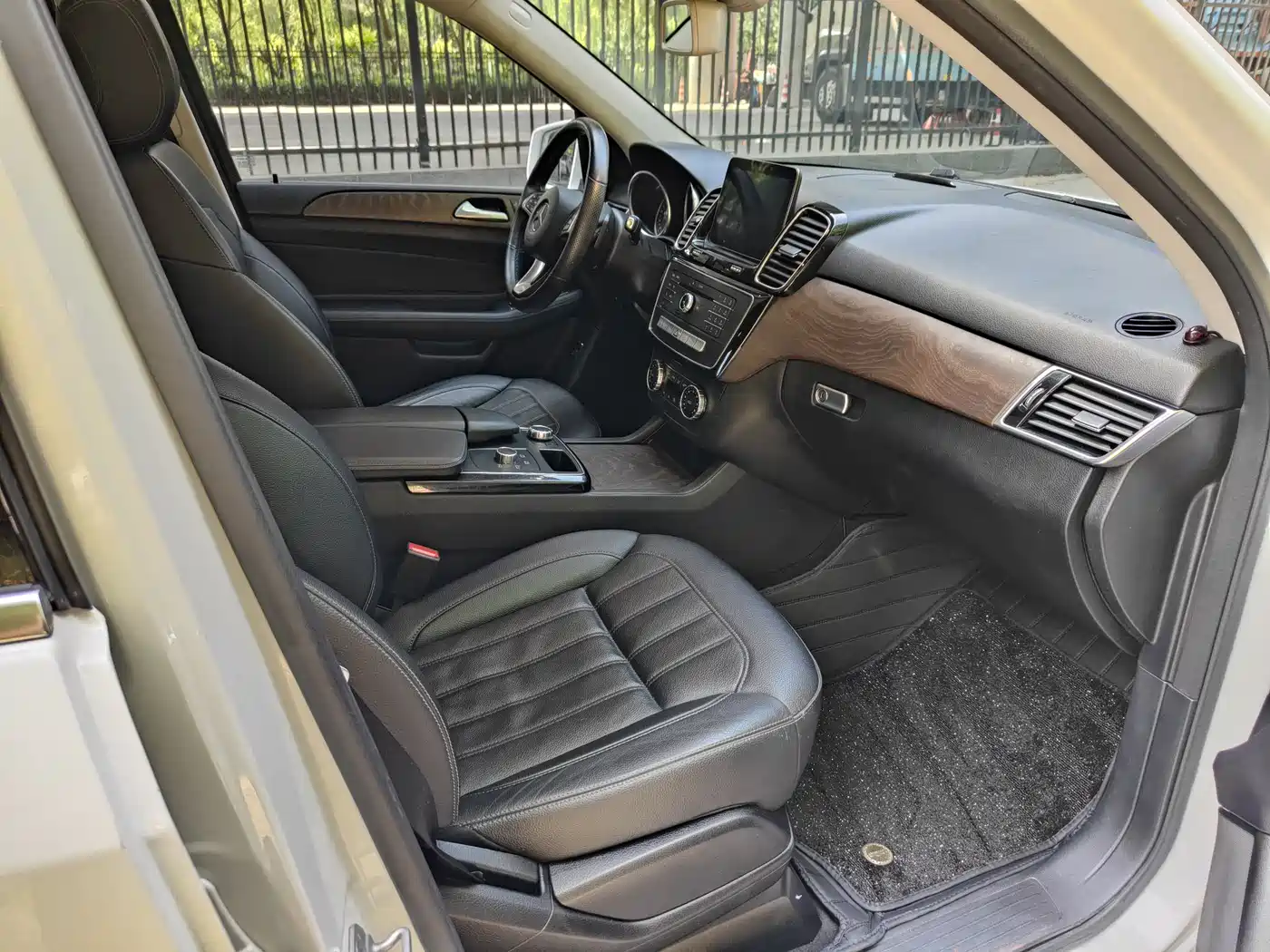 Mercedes-Benz GLE 2016 GLE 320 4MATIC Luxury фото 12