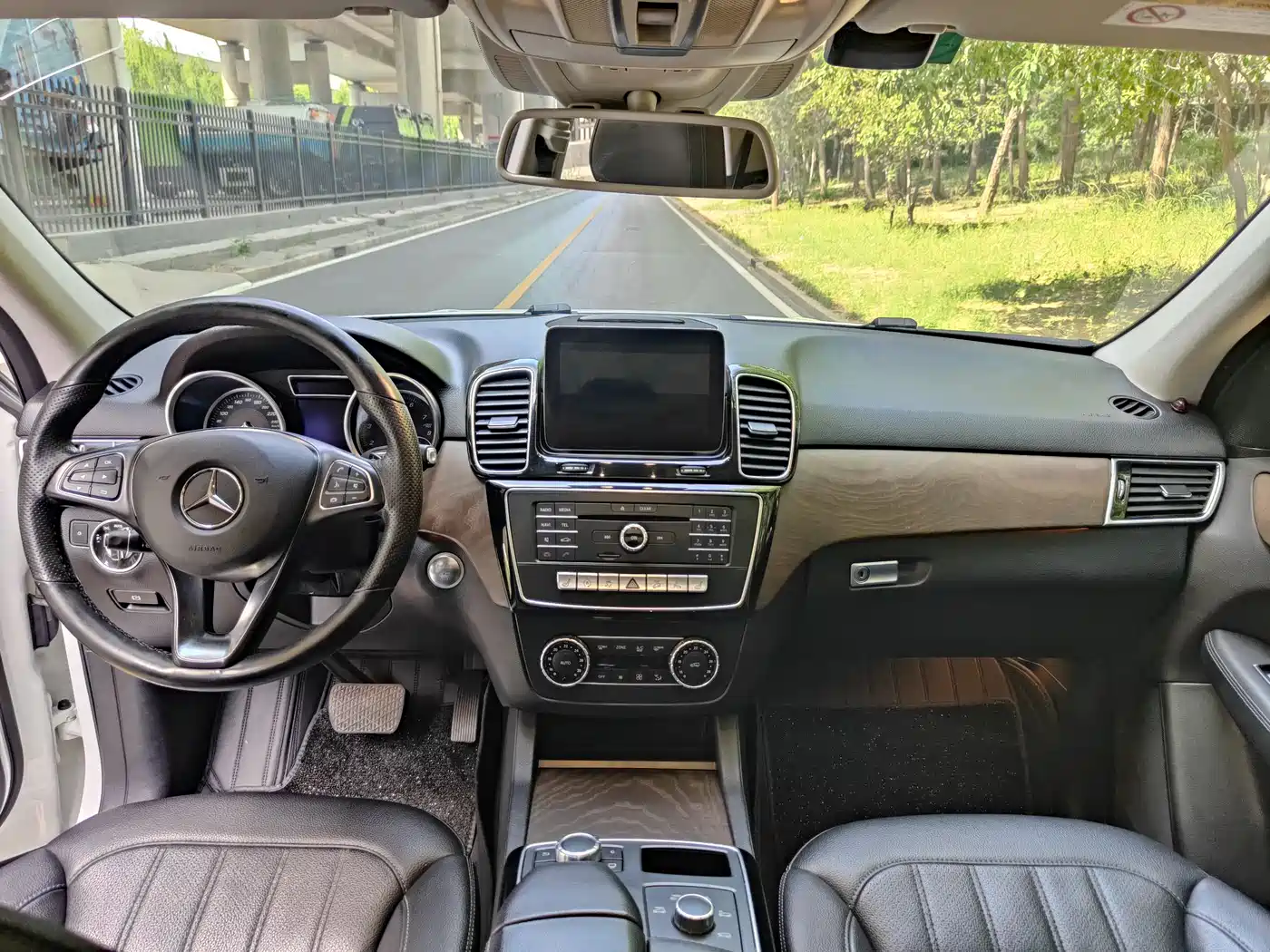 Mercedes-Benz GLE 2016 GLE 320 4MATIC Luxury фото 13