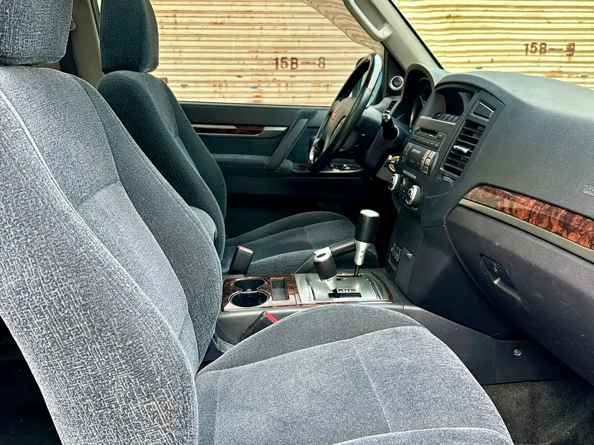Mitsubishi Pajero (Import) 2008 3.8 3-door GLS Cool Edition фото 10