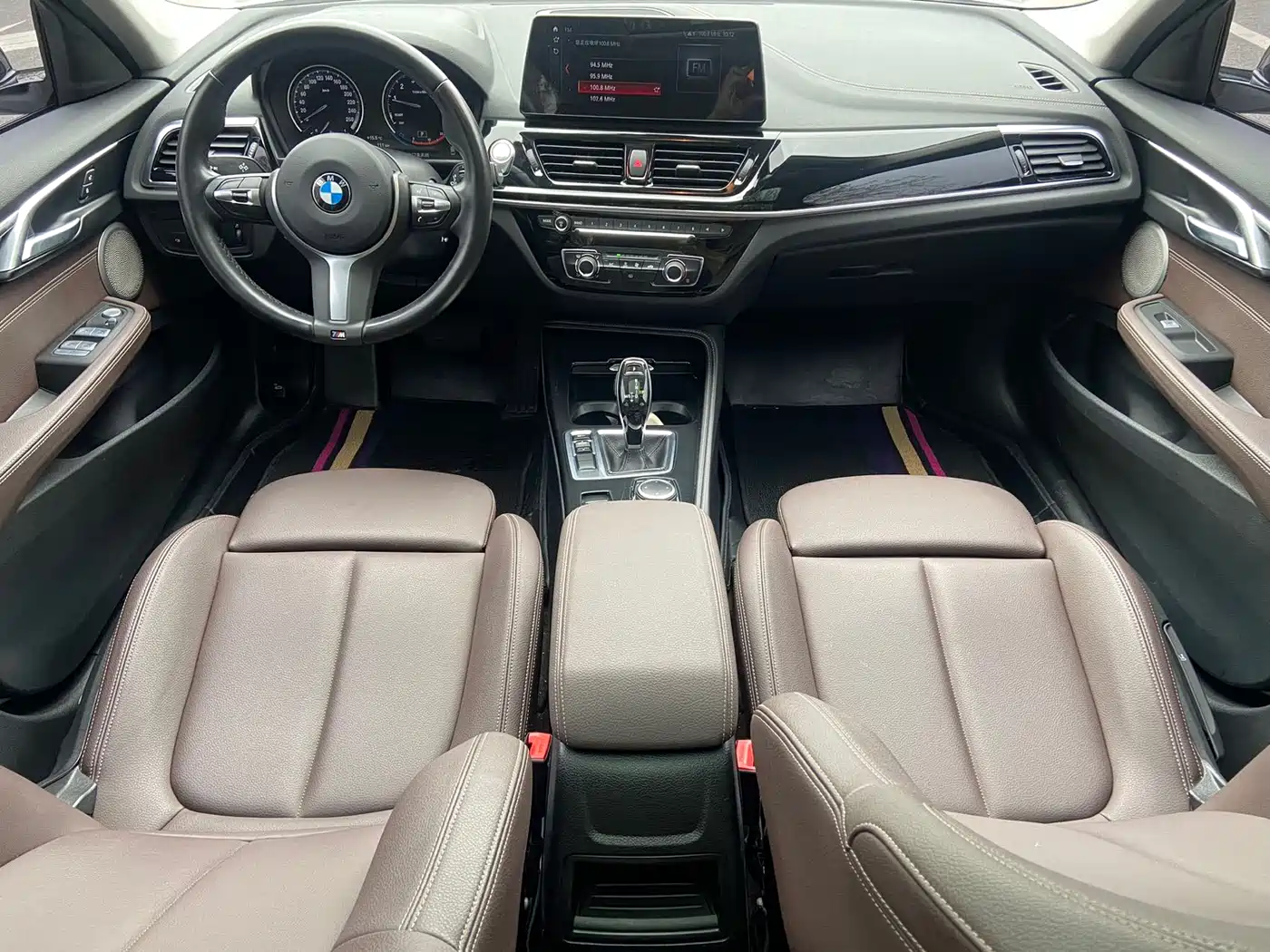 BMW 1 Series 2023 120i M Sport Shadow Edition фото 7