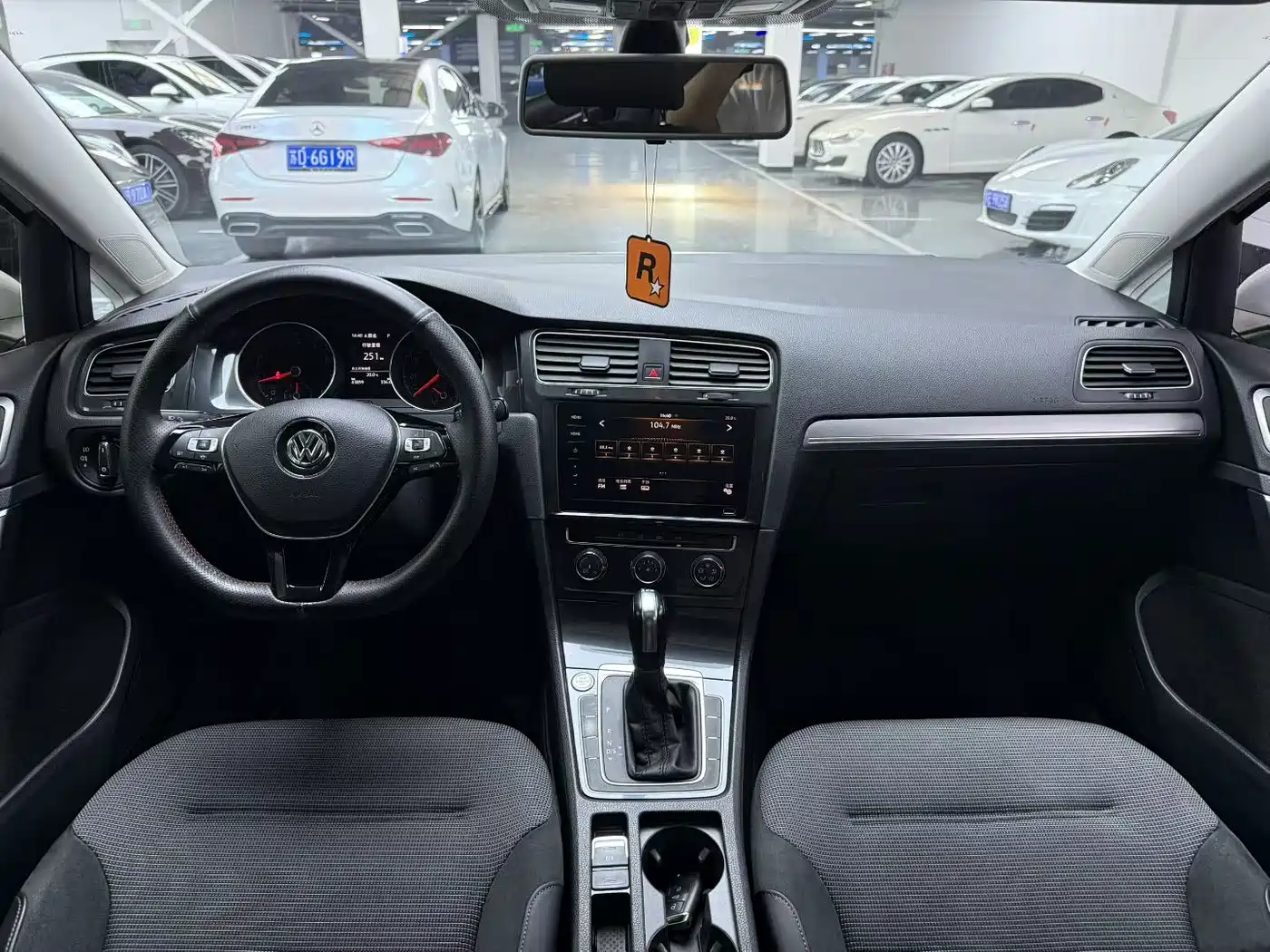 Volkswagen Golf 2020 Beloved Edition 280TSI DSG Comfort фото 4