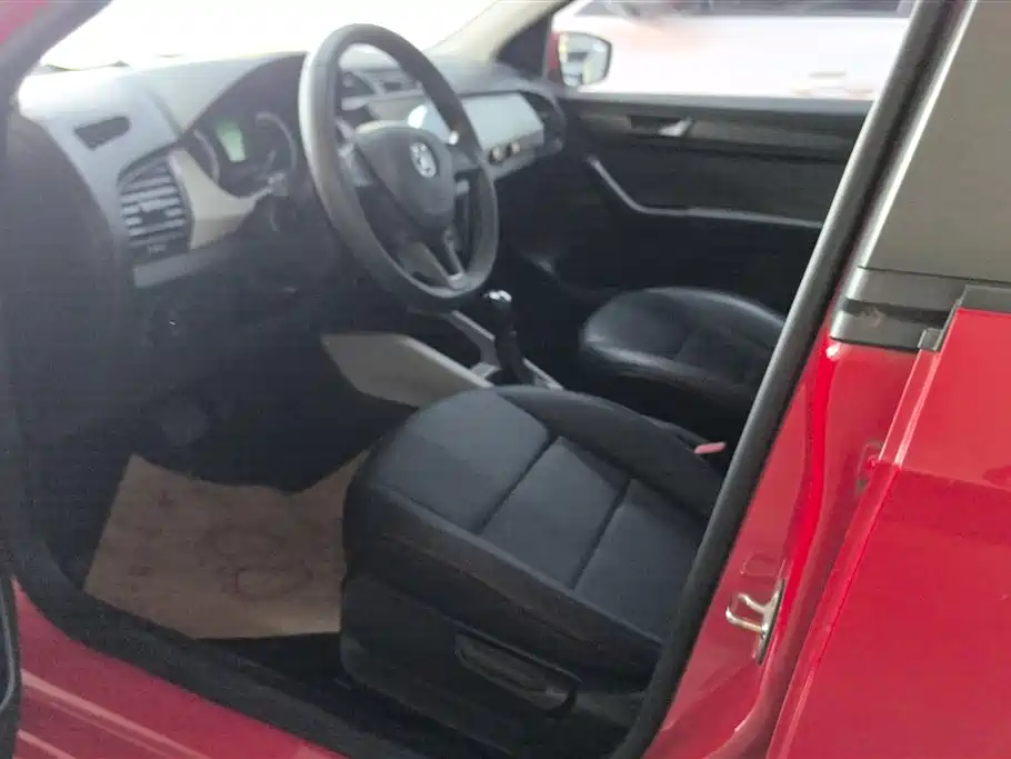 Škoda Fabia 2017 1.4L Auto Forward Edition фото 9