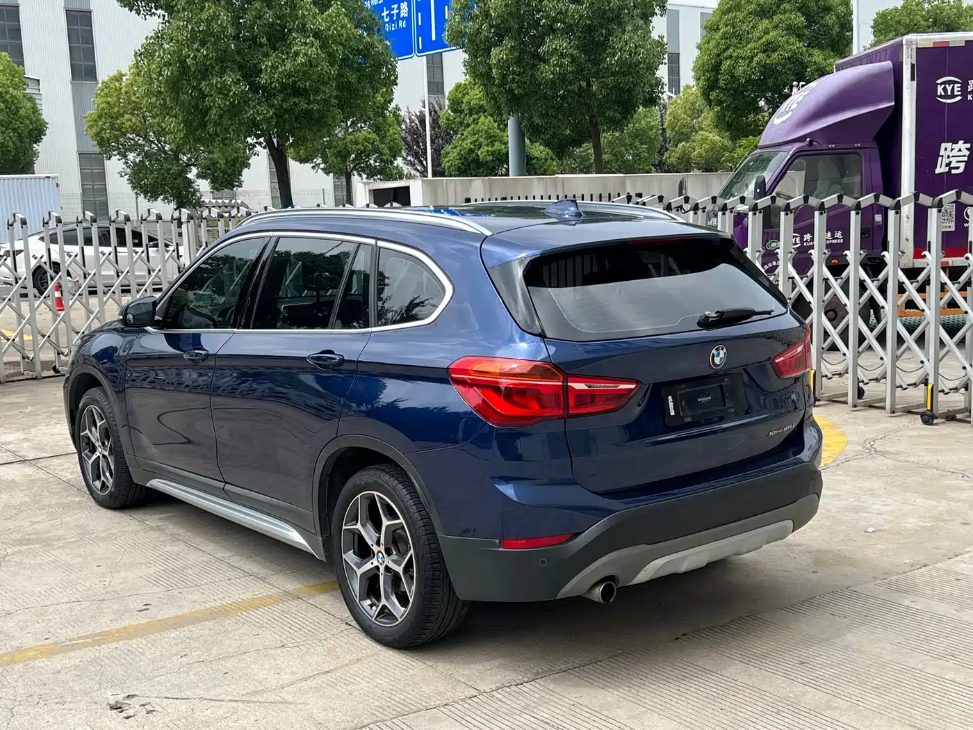 BMW X1 2018 sDrive18Li Premium Model фото 5