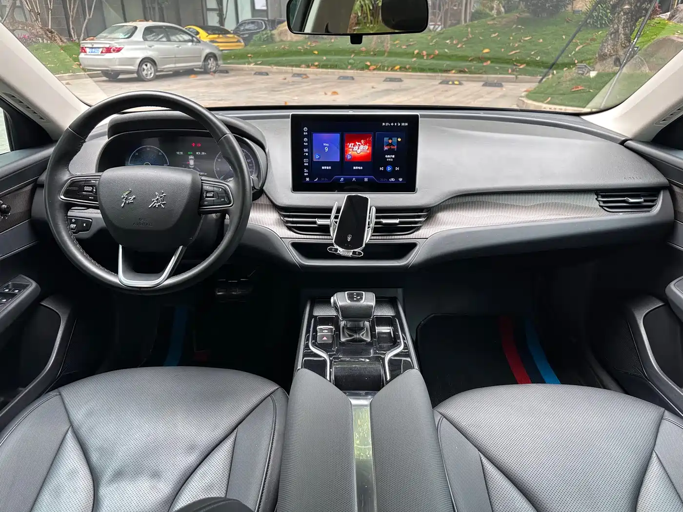 Hongqi E-QM5 2022 431km Charging Enjoyment Edition фото 7