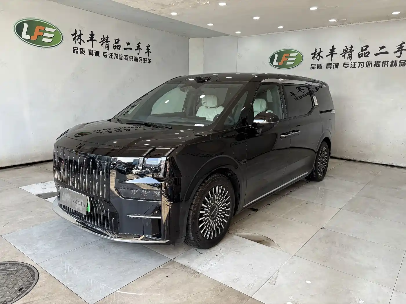 ZEEKR 009 2024 6-seat Executive AWD 108kWh