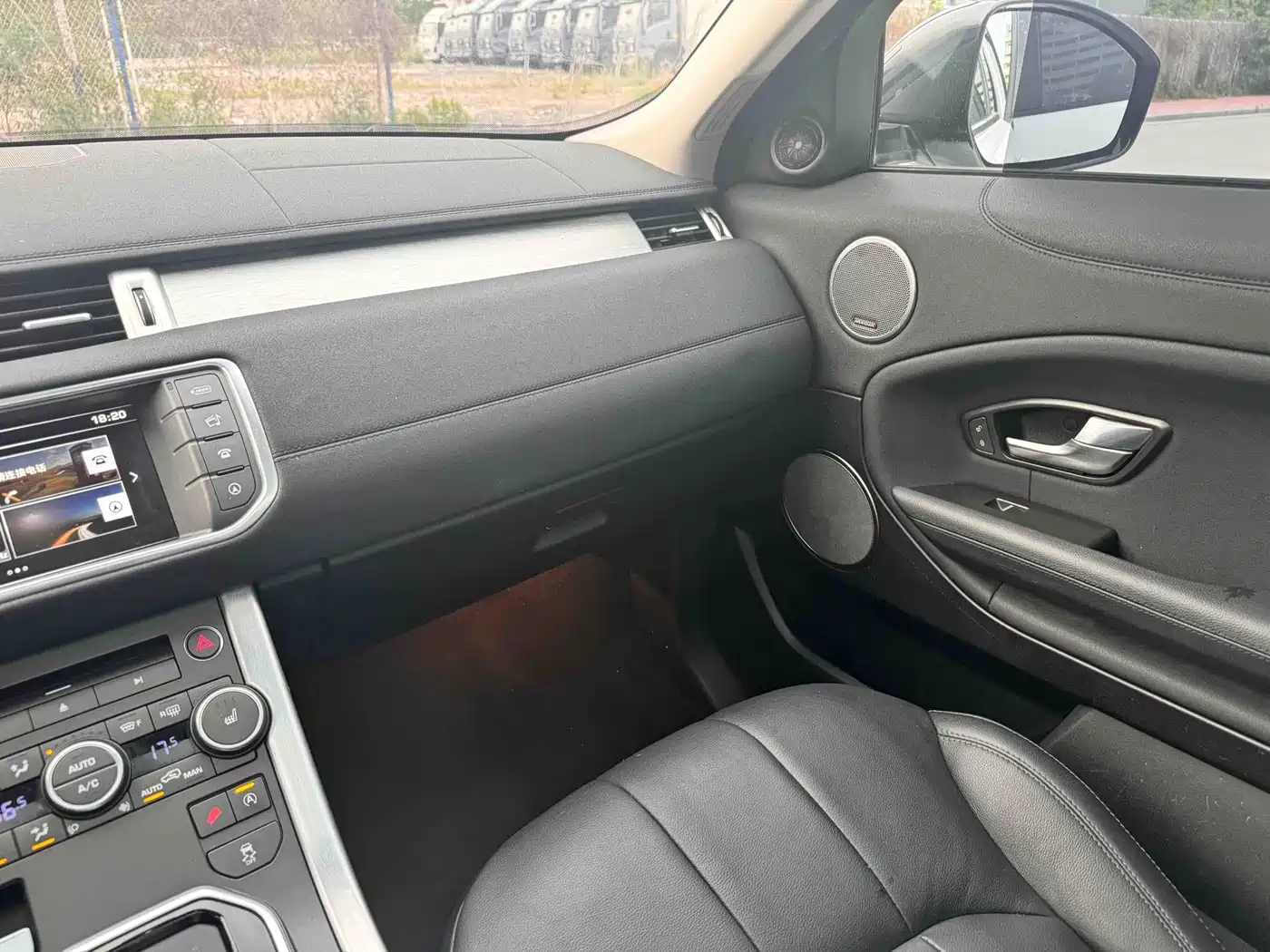 Land Rover Range Rover Evoque 2017 2.0T SE Smart Shine Edition фото 16