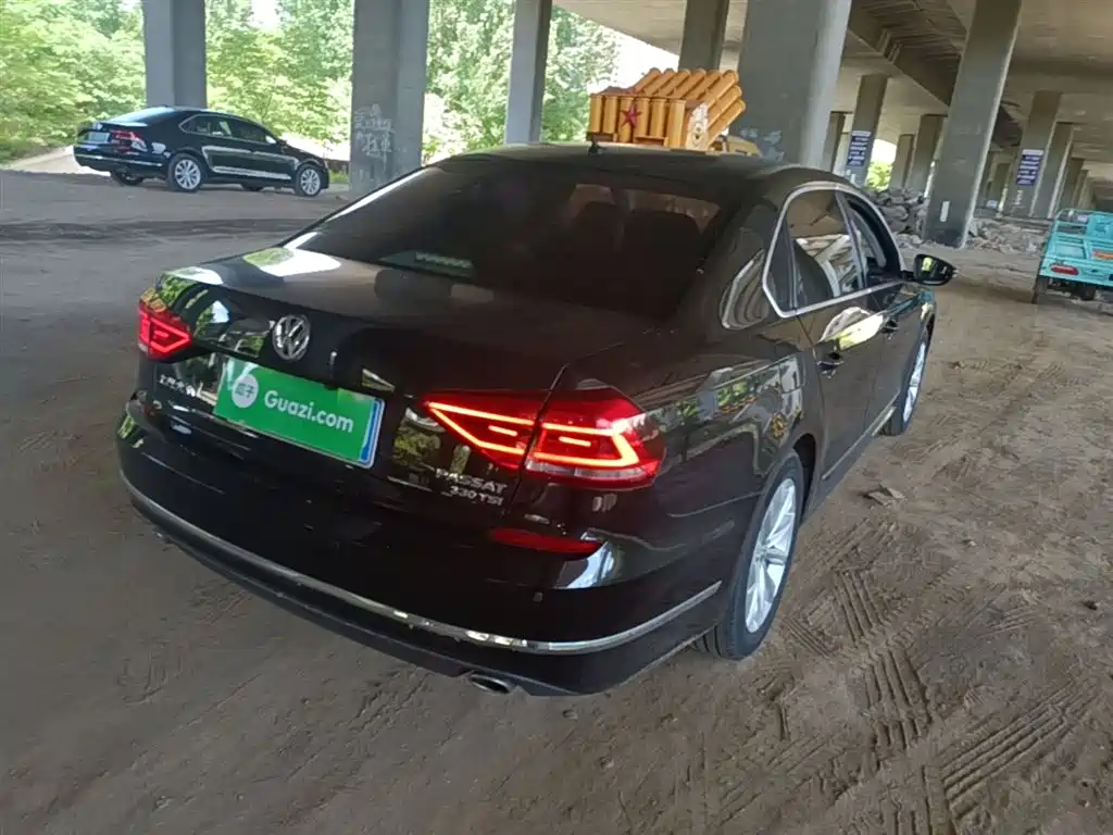 Volkswagen Passat 2017 330TSI DSG Prestige фото 7
