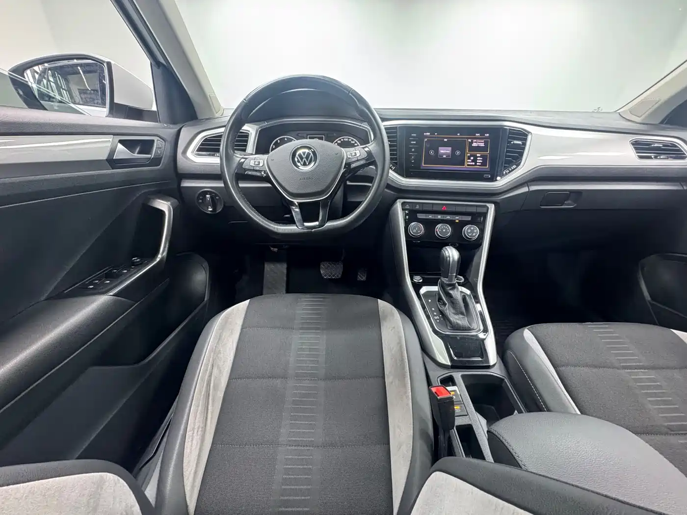 VOLKSWAGEN T ROC EXPLORING SONGS