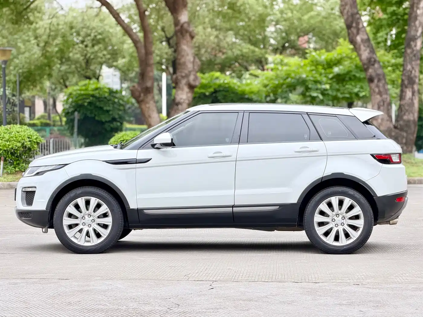 Land Rover Range Rover Evoque 2016 2.0T SE ZhiYao фото 4