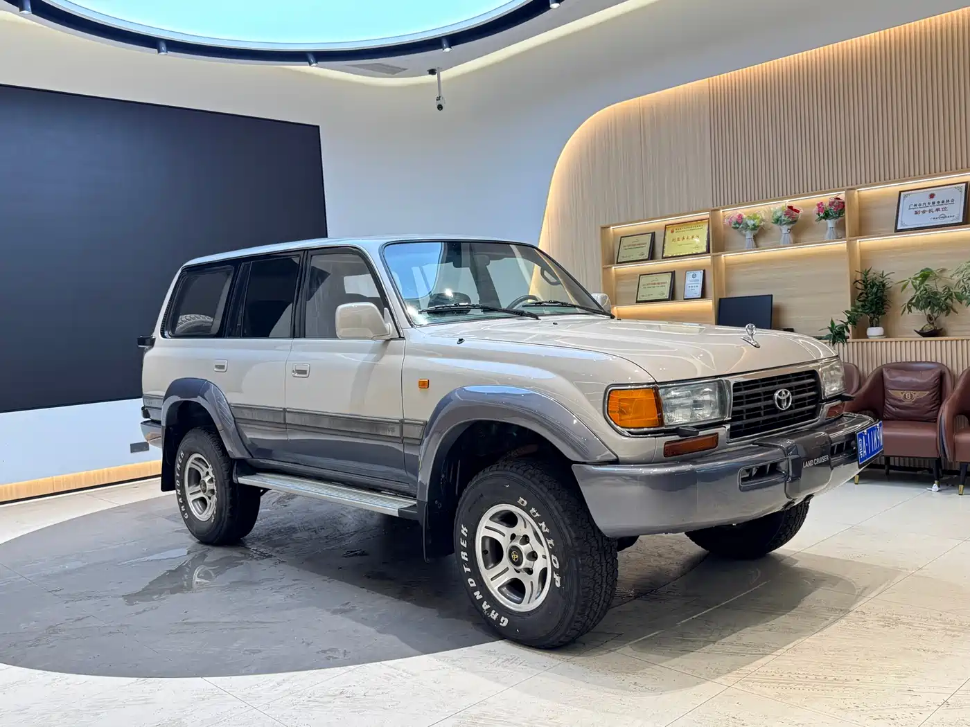 Toyota Land Cruiser (Import) фото 3