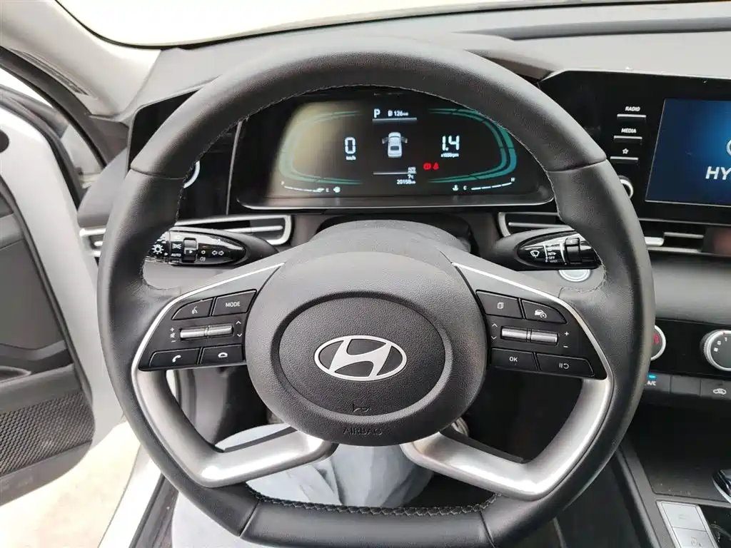 Hyundai Elantra 2023 1.5L CVT GLX Elite Edition фото 11