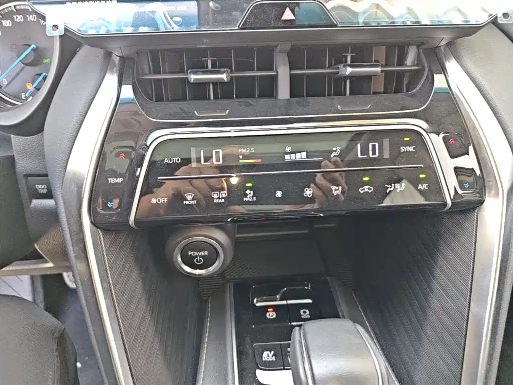 Toyota Lingfang HARRIER 2023 Hybrid 2.5L CVT 4WD Premium Edition фото 13
