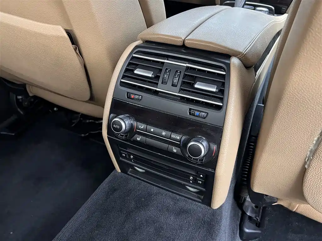 BMW 7 Series 2009 Model 740Li Leading Edition фото 24