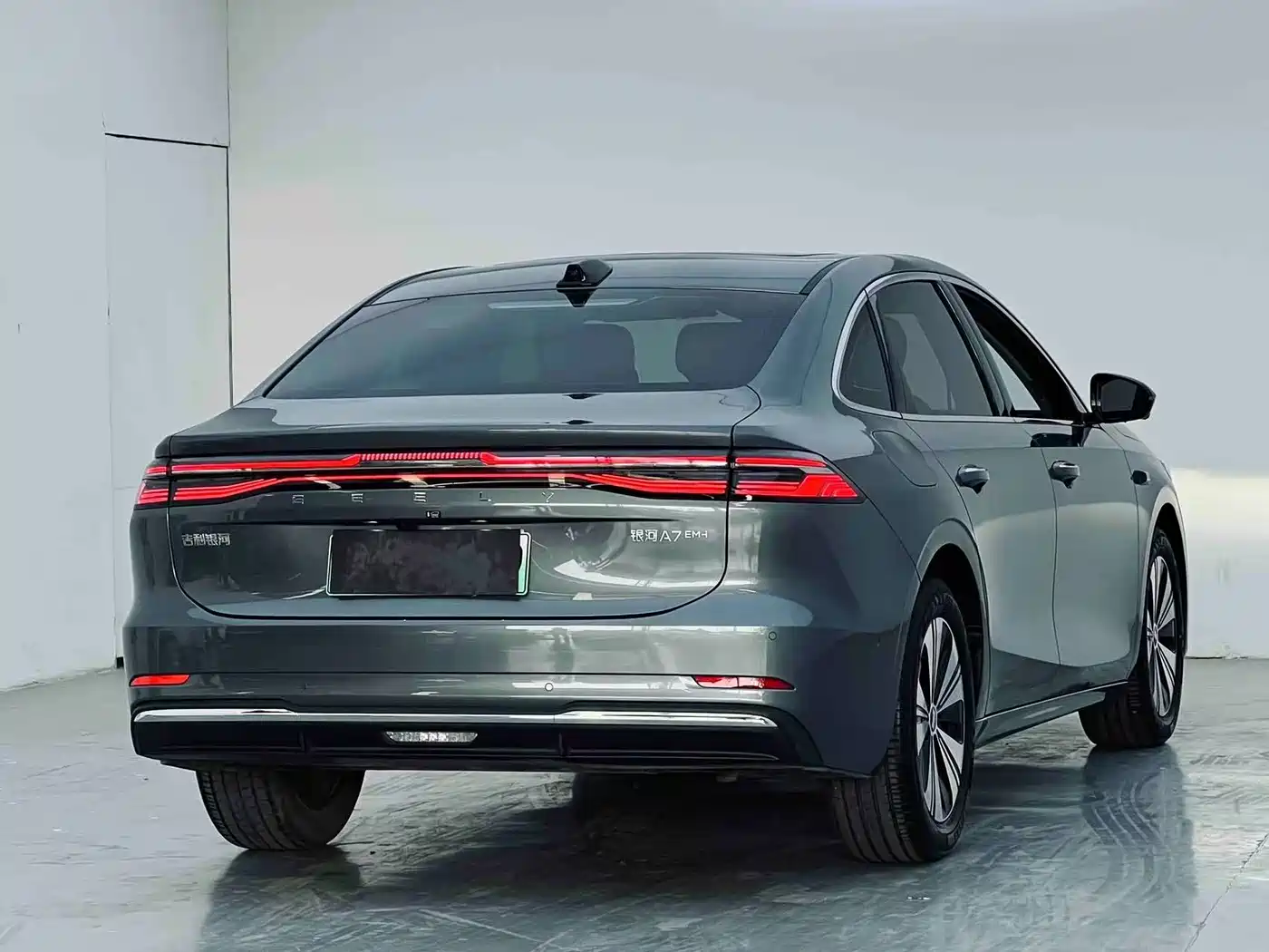 Geely Galaxy Galaxy A7 2025 EM-i 150km Explorer+ Edition фото 9