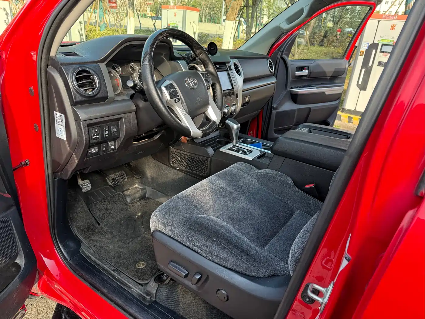Toyota Tundra 2014 5.7L TRD Pro фото 10