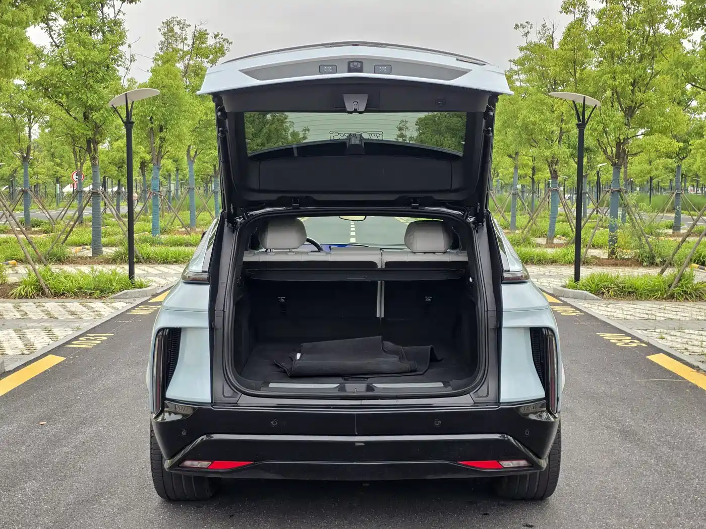 Cadillac IQ Rui Ge 2022 RWD Long Range Luxury Edition фото 23