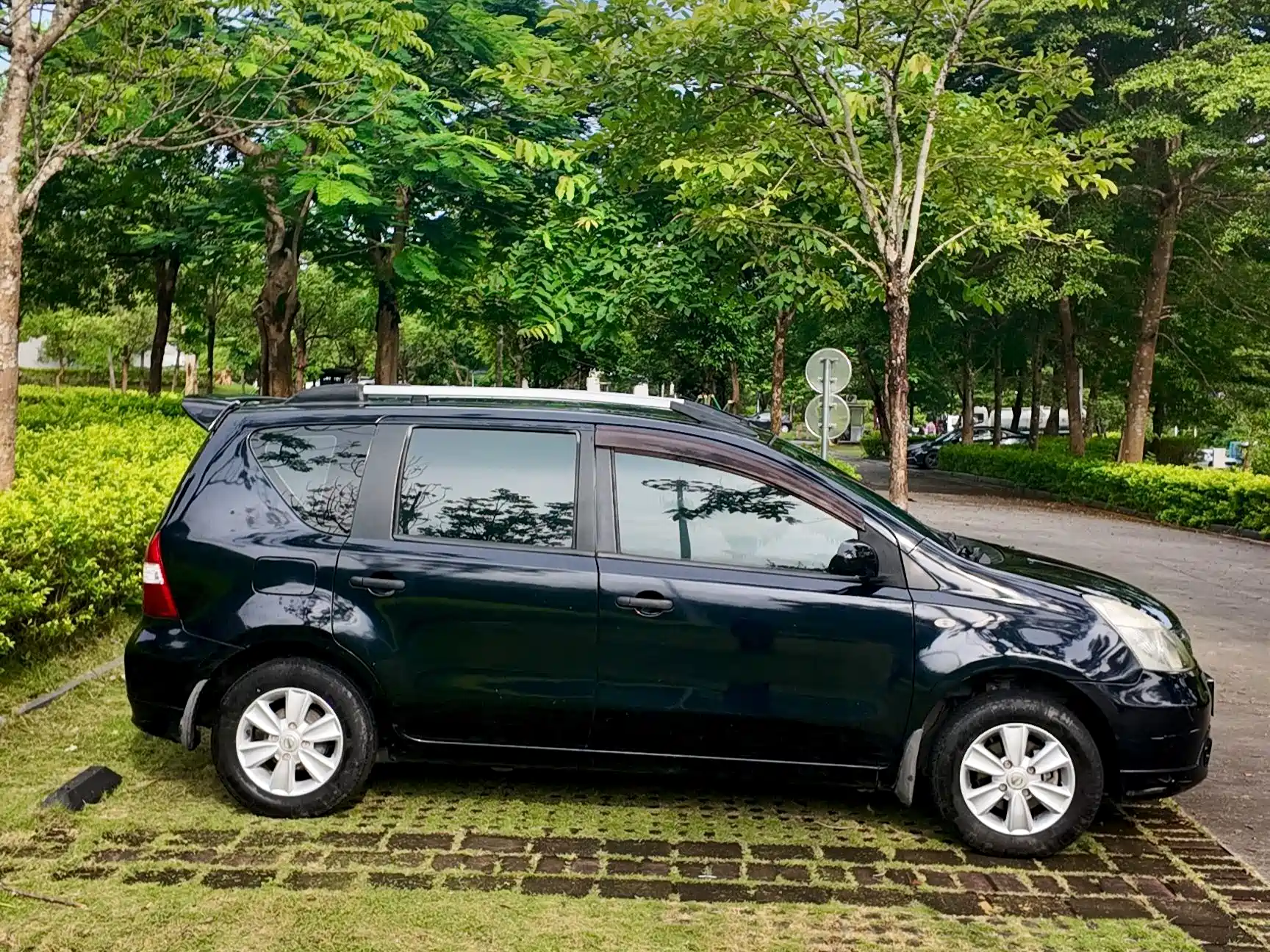 صورة 31 - Nissan Livina