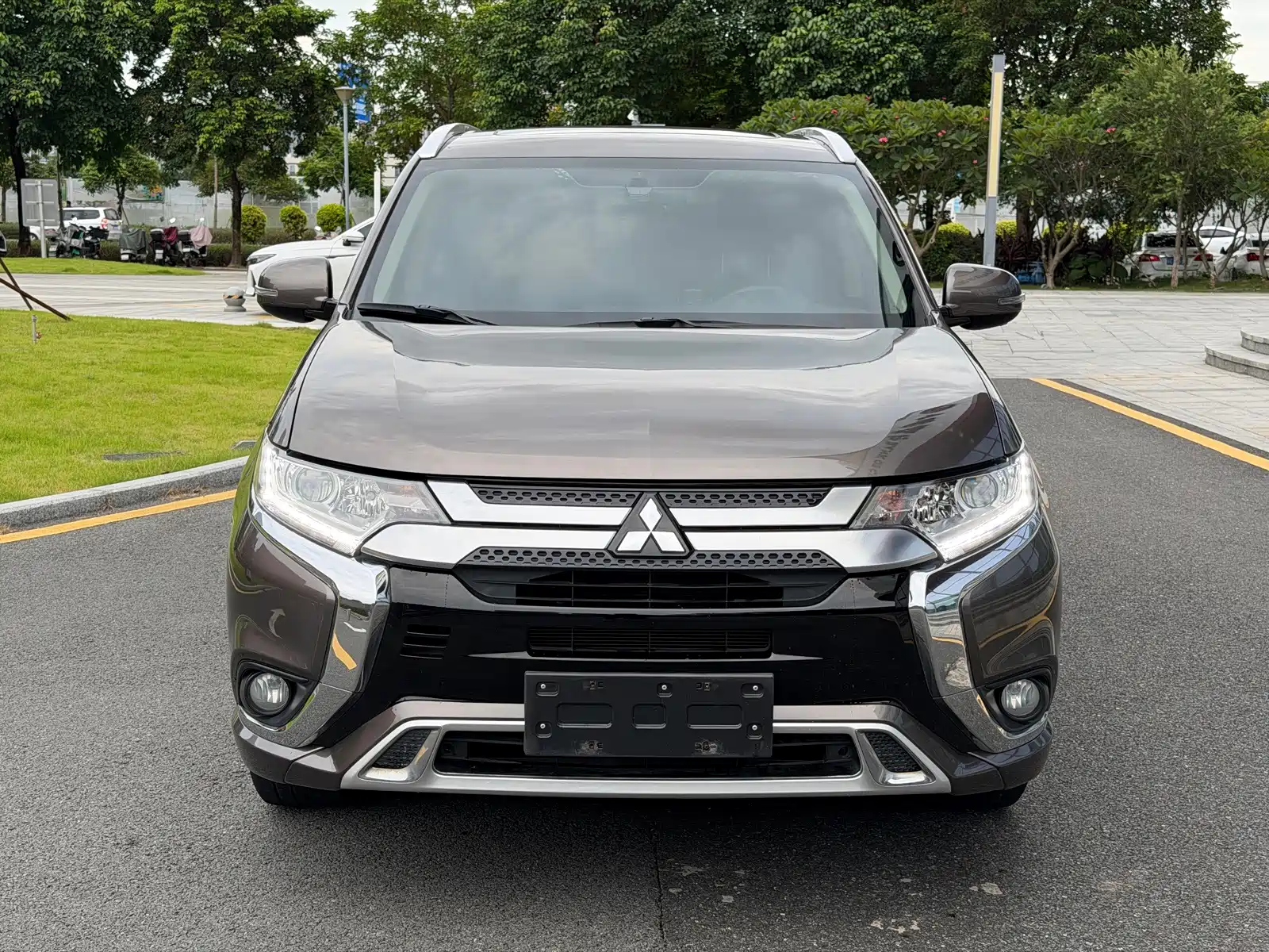 صورة 2 - Mitsubishi Outlander