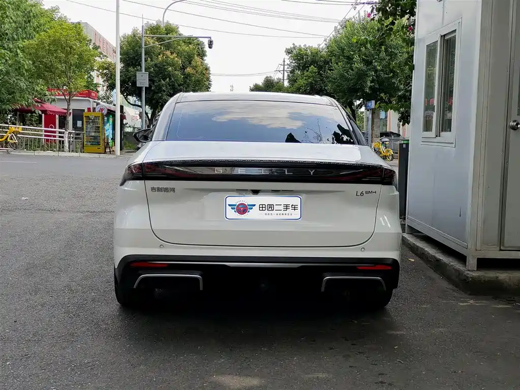 Geely Galaxy Galaxy L6 2025 EM-i 140km Explorer+ Edition фото 5