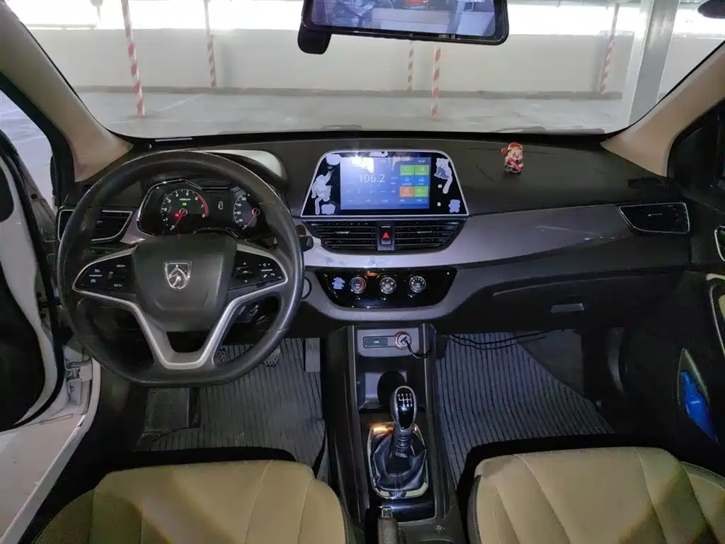 Baojun 310W 2019 2017 1.5L Manual Fashion Edition (China V)