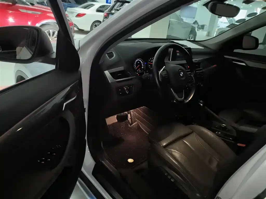 BMW X1 2019 sDrive18Li Premium Model фото 12