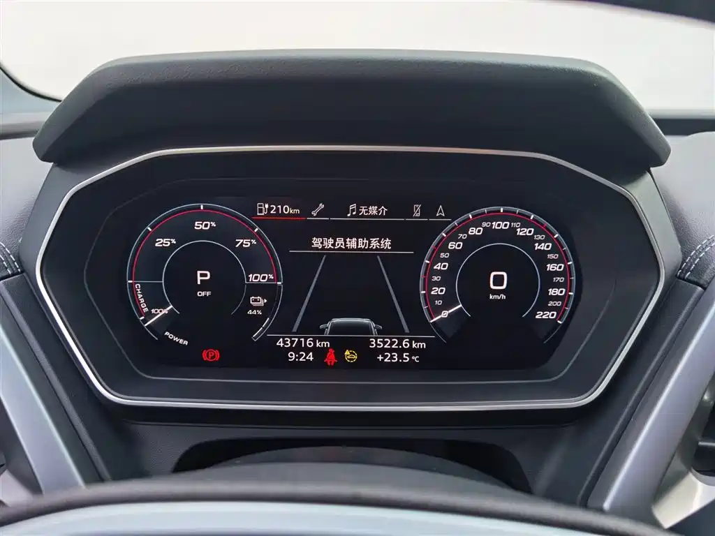 Audi Q4 e-tron 2024 40 e-tron Pioneer Edition фото 15
