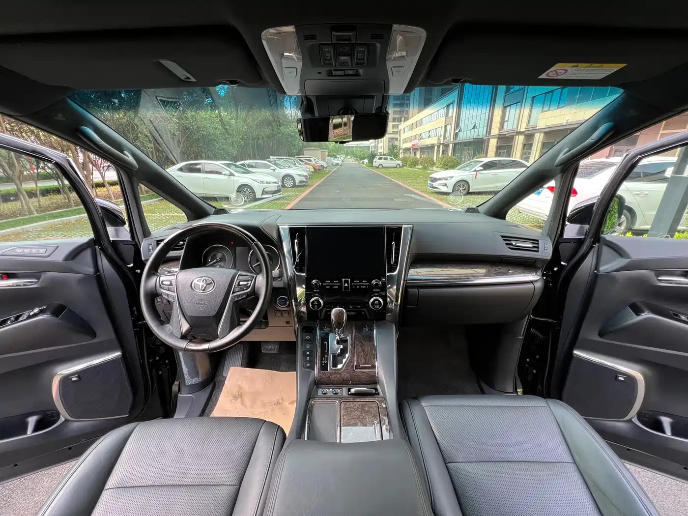 Toyota Alphard 2020 Hybrid 2.5L Premium Edition фото 6
